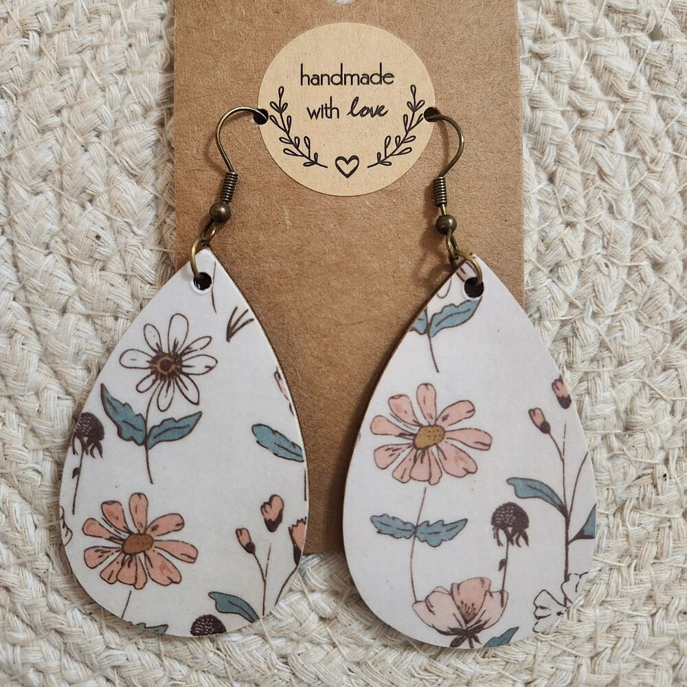~Handmade~ vintage style, boho, botanical earrings